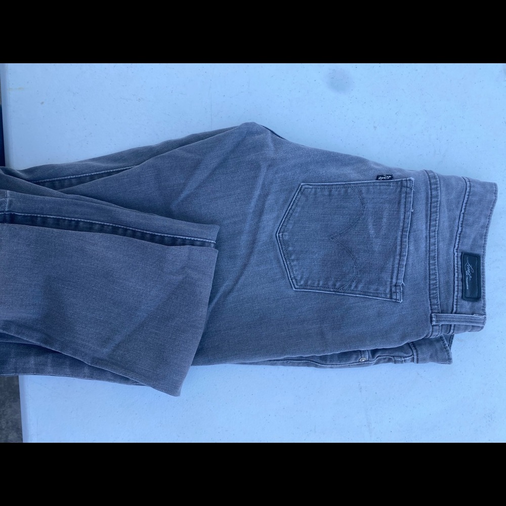 LEVI JEANS
